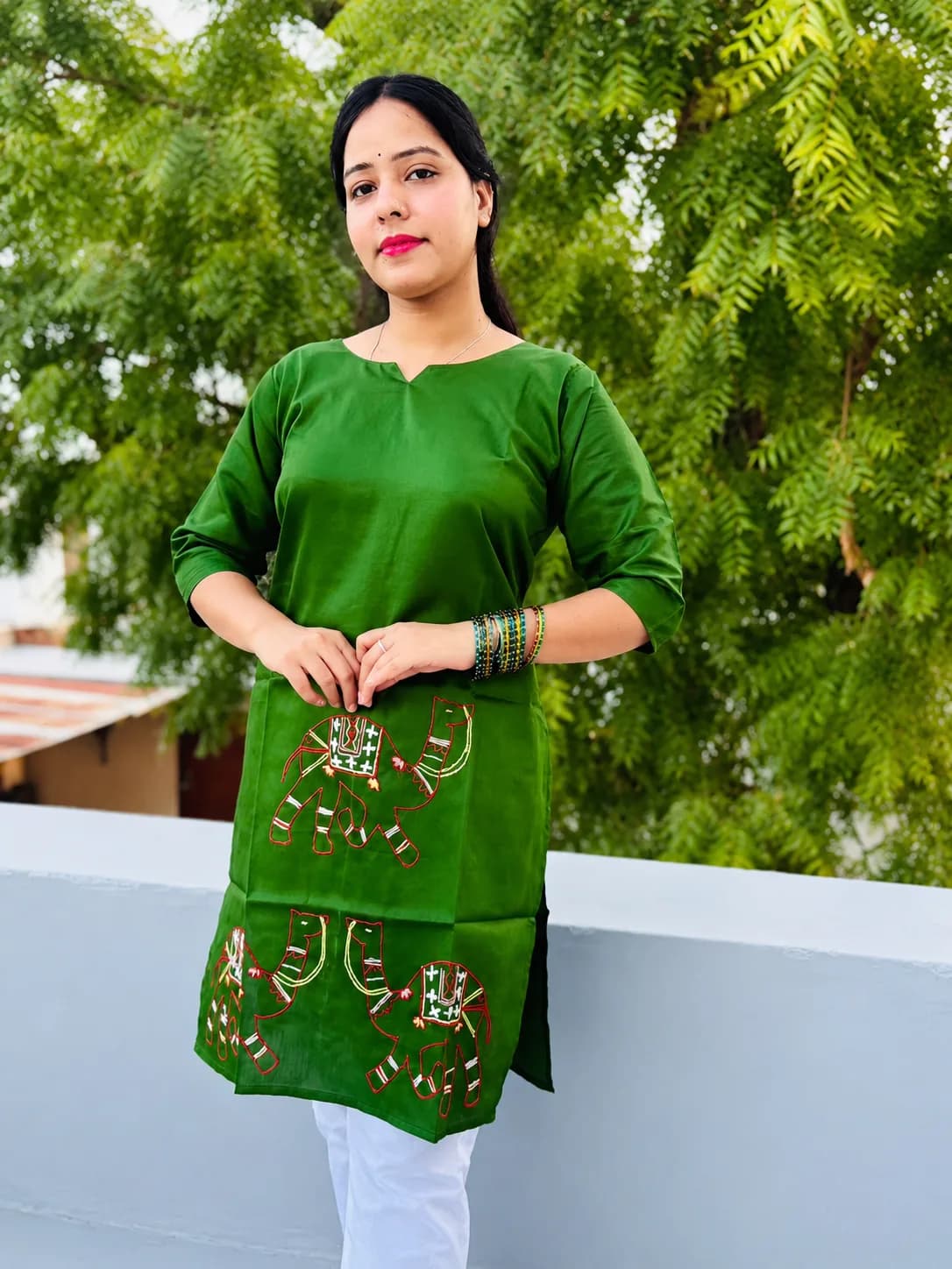Swadha Women's Handmade Elephant Embroidered Green Cotton Kurta